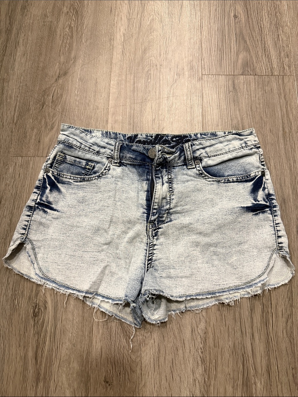 Women’s Light Wash Denim Shorts